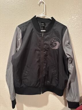 NWOT Disney Nightmare Before Christmas Halloween Town Black Grey Bomber Jacket L
